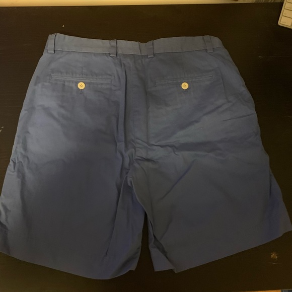 Vineyard Vines Club Shorts - Picture 2 of 3